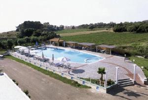 Bazén v ubytování Lintzi Hotel nebo v jeho okolí