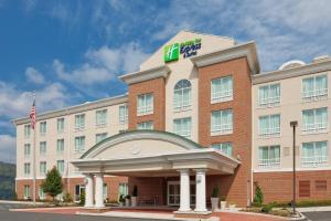 a hotel with an american flag in front of it at Holiday Inn Express Hotel & Suites Bethlehem, an IHG Hotel in Bethlehem