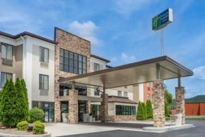 a rendering of the front of a hotel at Holiday Inn Express Hotel & Suites Fort Payne, an IHG Hotel in Fort Payne