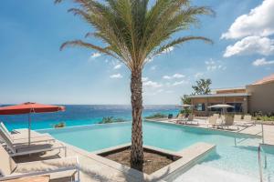 Peldbaseins naktsmītnē VillaCasaBella Ocean View-Private Pool-Up to 12 Guests vai tās tuvumā