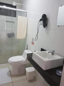 Bathroom sa Residencial e Pousada Sea La Vie