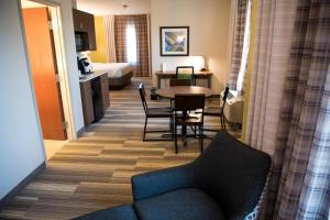 A seating area at Holiday Inn Express Hotel & Suites Lexington-Downtown University, an IHG Hotel