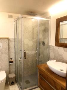 Ένα μπάνιο στο Domus Apartments