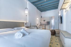 Posteľ alebo postele v izbe v ubytovaní Apartamentos Caminante del Agua + 37 fotografií