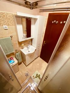 Ένα μπάνιο στο Apartman-Suite "Marinero"