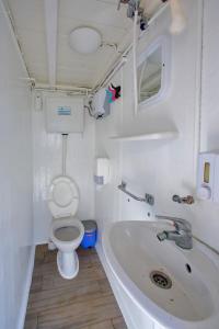 Koupelna v ubytování Rhythm Floating Hostel - Zadar