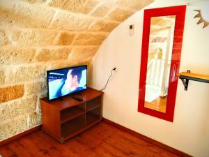 A television and/or entertainment centre at Dimora la Sirenetta