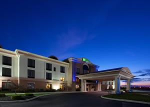 Afbeelding uit fotogalerij van Holiday Inn Express Hotel & Suites Bowling Green, an IHG Hotel in Bowling Green
