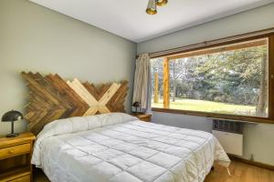 Una cama o camas en una habitación de Pioneros Suites by Grupo Tierra Gaucha