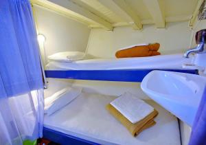 Postel nebo postele na pokoji v ubytování Rhythm Floating Hostel - Zadar