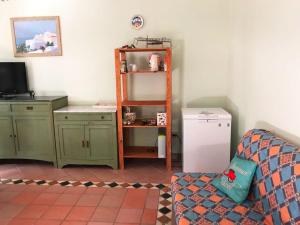 Nhà bếp/bếp nhỏ tại Villetta al Mare circondata dal Verde (Carloforte - Spalmatore)