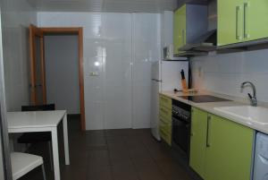 A cozinha ou cozinha compacta de Homeincalpe Borumbot