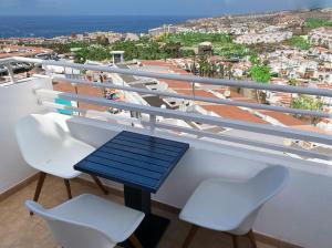 A balcony or terrace at Penthouse 3 bedrooms, ocean view, near Siam Park