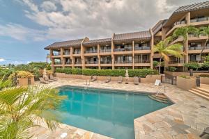 Bazén v ubytování Kona Pacific Top Floor Retreat Ocean View and Pool! nebo v jeho okolí