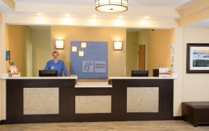 Khu vực sảnh/lễ tân tại Holiday Inn Express Hotel & Suites Cherokee-Casino by IHG +26 ảnh