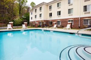 Hồ bơi trong/gần Holiday Inn Express Hotel & Suites Cherokee-Casino by IHG
