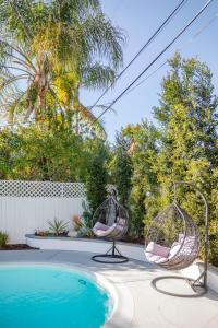 Gallery image of Enchanting Sherman Oaks Home With Pool permit #HSR two one zero zero 2605 in Sherman Oaks