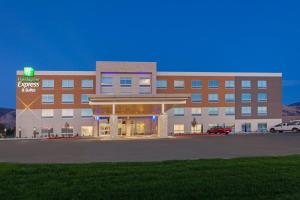 Foto da galeria de Holiday Inn Express & Suites - Brigham City - North Utah, an IHG Hotel em Brigham City