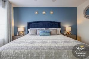 Llit o llits en una habitació de Avalon at Clearwater Royal Marina