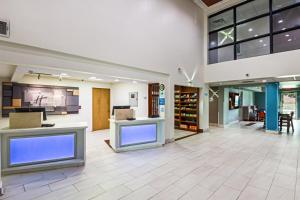 The lobby or reception area at Holiday Inn Express Hotel & Suites Columbus, an IHG Hotel