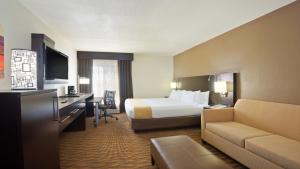 Imagen de la galería de Holiday Inn Express Hotel & Suites Colby, an IHG Hotel, en Colby