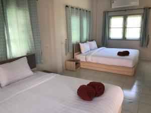 Postel nebo postele na pokoji v ubytování Seaside Home Khao Takiab