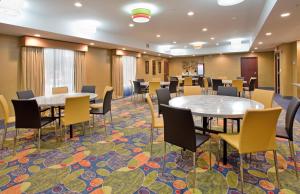 Gallery image of Holiday Inn Express & Suites St Louis Airport, an IHG Hotel in Woodson Terrace