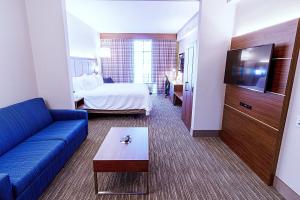 Кът за сядане в Holiday Inn Express Hotel & Suites Crestview South I-10, an IHG Hotel