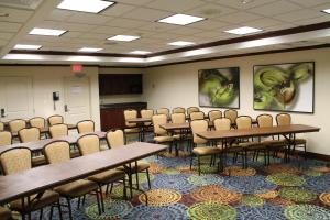 Бизнес-центр и/или конференц-зал в Holiday Inn Express Hotel & Suites Cape Girardeau I-55, an IHG Hotel