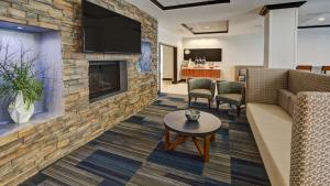 A seating area at Holiday Inn Express & Suites Cookeville, an IHG Hotel