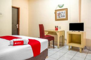 Postel nebo postele na pokoji v ubytování RedDoorz near Plaza Senayan + 10 fotografií
