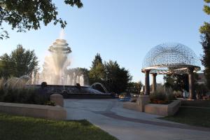 Poolen vid eller i närheten av Holiday Inn Express Hotel & Suites Council Bluffs - Convention Center Area, an IHG Hotel