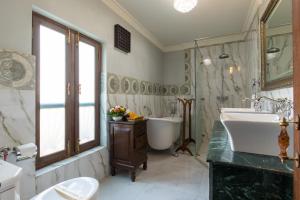 Vannituba majutusasutuses Baber Mahal Vilas - The Heritage Hotel