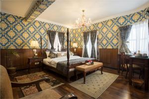 Voodi või voodid majutusasutuse Baber Mahal Vilas - The Heritage Hotel toas