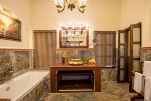 Vannituba majutusasutuses Baber Mahal Vilas - The Heritage Hotel
