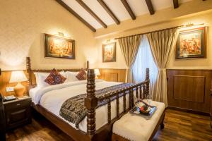 Voodi või voodid majutusasutuse Baber Mahal Vilas - The Heritage Hotel toas