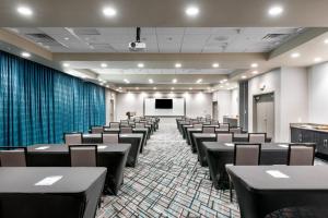 Gallery image of Holiday Inn Express & Suites - Charlotte Airport, an IHG Hotel in Charlotte