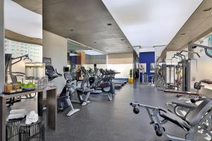Fitness centrum a/nebo fitness zařízení v ubytování voco Dubai by IHG