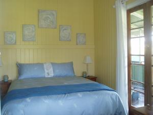Postel nebo postele na pokoji v ubytování Dayboro - Blue Ridge Lavender Cottage