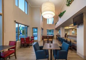 Holiday Inn Express Hotel & Suites Carson City, an IHG Hotel 레스토랑 또는 맛집