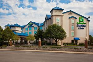 Gallery image of Holiday Inn Express & Suites Chicago-Midway Airport, an IHG Hotel in Bedford Park