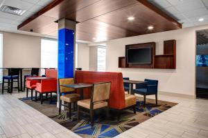 Foto de la galería de Holiday Inn Express & Suites Coldwater, an IHG Hotel en Coldwater