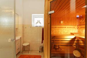 a bathroom with a sauna with a tub at Lotsenstieg 03 in Ostseebad Karlshagen
