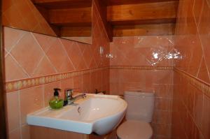 Koupelna v ubytování Gestiona2R - Casa en Colombres centro