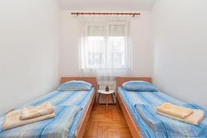 Postel nebo postele na pokoji v ubytování Apartments Edin 1359