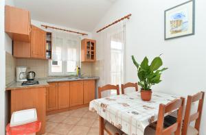 Kuchyň nebo kuchyňský kout v ubytování Apartments Edin 1359