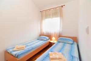 Postel nebo postele na pokoji v ubytování Apartments Edin 1359