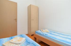 Postel nebo postele na pokoji v ubytování Apartments Edin 1359