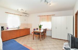 Kuchyň nebo kuchyňský kout v ubytování Apartments Edin 1359