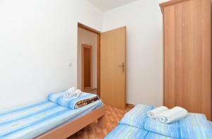 Postel nebo postele na pokoji v ubytování Apartments Edin 1359
